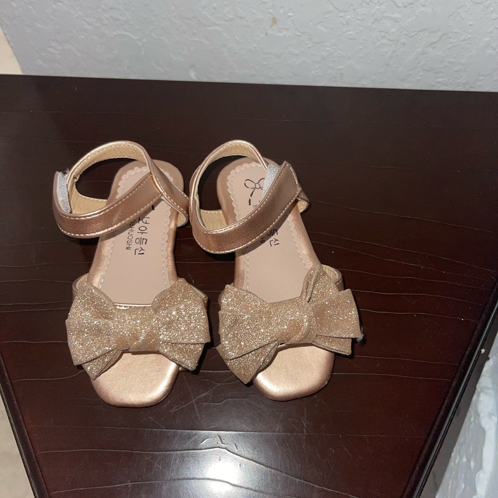 Gold toddler sandals sparkle glitter bow 5.5 cute wedding